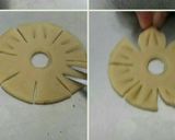 A picture of step 3 of Shakkarpare/Flower shaped shankarpale.