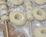 Foto langkah ke 5 dari resep Donat empuk tanpa kentang.
