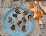 Foto langkah ke 5 dari resep Chocolate Dipped Oranges.