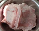 รูปขั้นตอนการทำที่ 1 ของ คอหมูย่าง ฉบับเด็กหอกลับบ้าน