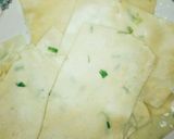 Foto langkah ke 3 dari resep Kulit Pangsit Daun Bawang Homade untuk Pemula.