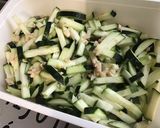 Une image de l'étape 4 de Courgettes marinées citron, ail, épices et coriandre.
