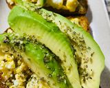 Foto del paso 6 de la receta: TOSTADAS CON HUEVO Y PALTA 🥑🥚🥑