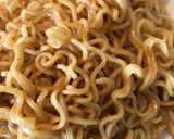 Foto langkah ke 5 dari resep Mie instan goreng naik pangkat.