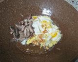 Foto langkah ke 2 dari resep Nasi goreng tongkol pedas bumbu simple.