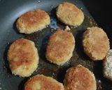 A picture of step 7 of Poha aloo cutlets.