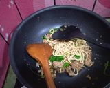รูปขั้นตอนการทำที่ 4 ของ สปาเกตตี,หมูสับ,ตำลึงผัดพริกสด,ไข่ดาว - คีโต