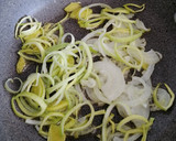 Foto del paso 4 de la receta: Gratinado de salchichas con patatas