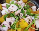 Hình bước làm 3 của món Mực xào thơm cà