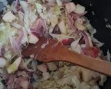 Foto del paso 1 de la receta: Repollo (col blanca o berza) con manzana y nuez
