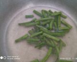 A picture of step 1 of Green bean soup.