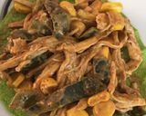 Foto del paso 3 de la receta: Tostadas de pollo, rajas, elote y mole