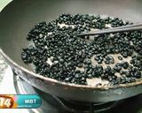 Hình bước làm 2 của món Chè đậu đen