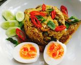 รูปขั้นตอนการทำที่ 1 ของ ข้าวผัดเขียวหวานไก่ ปลาสลิด ไข่ต้ม