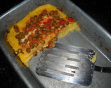 Foto del paso 6 de la receta: Cuadrados de polenta al horno con salsa  de tomate y arvejas