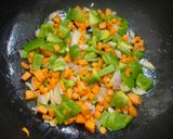 A picture of step 3 of Macaroni - Vegetables stir fry.