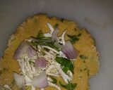 A picture of step 2 of Maize Flour Roti.