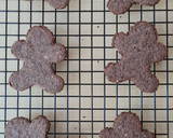 Foto del paso 6 de la receta: Galletitas navideñas inclusivas 🤶🏻 para que nadie se quede sin sus galletas en Navidad 🤶🏻
