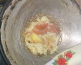 Foto langkah ke 3 dari resep Telur Dadar Tomat ala anak Kost.