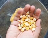 कुरकुरीत काॅर्न पकोडा (corn pakoda recipe in marathi) रेसिपी स्टेप 2 फोटो 