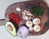 Foto del paso 1 de la receta: Palta rellena con un ceviche de champiñones