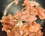 Hình bước làm 3 của món Cải thảo xào ức gà cay