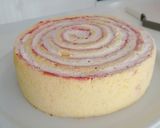 Foto del passaggio 6 della ricetta Torta arrotolata fragole e lamponi