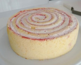 Foto del passaggio 6 della ricetta Torta arrotolata fragole e lamponi