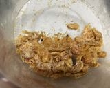 Foto langkah ke 2 dari resep Tumis kulit putih semangka ebi pedas.
