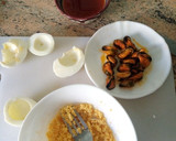 Foto del paso 2 de la receta: Huevos rellenos de mejillones en escabeche con claras rebozadas