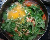 Foto langkah ke 4 dari resep Sup Bayam Telur.