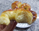 Foto del paso 6 de la receta: Medialunas de manteca con kéfir (masa en panetera)