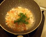 Foto langkah ke 3 dari resep Bubur Kentang Ayam Wortel (MPASI 6 Bulan).