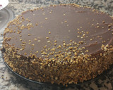 Foto del paso 13 de la receta: Tarta de chocolate con frutos rojos y crocanti