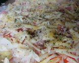 Foto del paso 3 de la receta: Pizza,bacon,ceba i salmon con Alcaparras