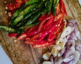 Foto langkah ke 2 dari resep Tongkol Tumis Cabe Bawang.
