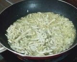 Foto langkah ke 2 dari resep Tumis Bunga Pepaya dan Teri.