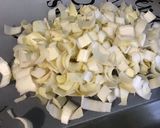 Une image de l'étape 5 de Salade d'endives et Castelfranco aux pignons de pin et leerdammer.