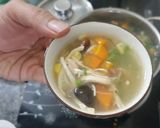 Hình bước làm 6 của món Đơn giản với món súp gà dễ nấu