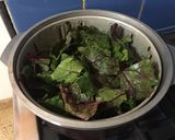 Foto del paso 1 de la receta: Bocadillos de hoja de remolacha
