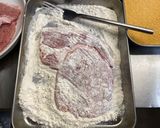 A picture of step 4 of German pork schnitzel.