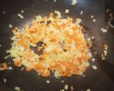 Hình bước làm 2 của món Cơm Chiên Indo Gà Xiên Que (Nasi Goreng)