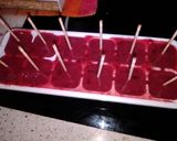 Foto del paso 2 de la receta: Mini helados de cereza para los más peques