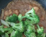 Foto langkah ke 5 dari resep Cah Ayam Brokoli.