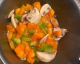รูปขั้นตอนการทำที่ 2 ของ Veggie Pad Kapraw Mushroom (Non-Oil)