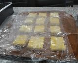 Foto langkah ke 5 dari resep Bolen pisang keju.