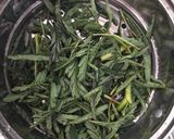 Hình bước làm 2 của món Canh nấm rơm đậu non rau rút