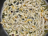 Tosta de angulas al ajillo