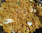 Foto langkah ke 6 dari resep Bakmie goreng.