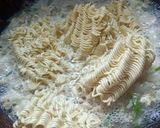 Foto langkah ke 2 dari resep Mie Instan Nyemek.